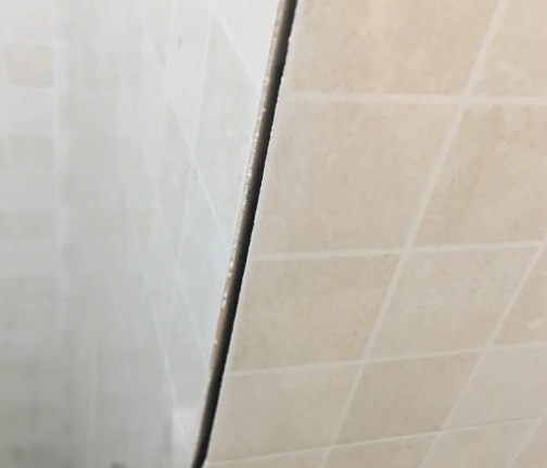 钟楼瓷砖空鼓维修公司分享阳台瓷砖脱落的修复过程可以分为以下几个步骤